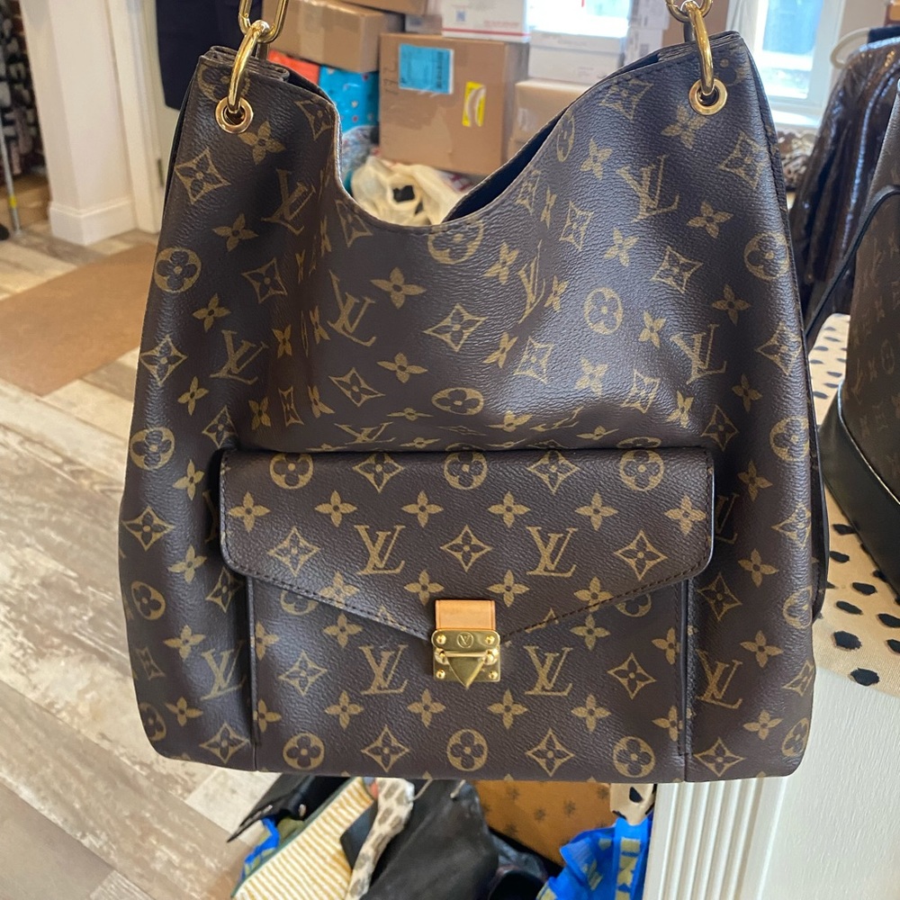 🌸 Authentic Louis Vuitton Metis Hobo